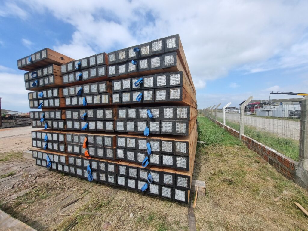 A standardized timber mat made from Eucalyptus, with lifting straps.